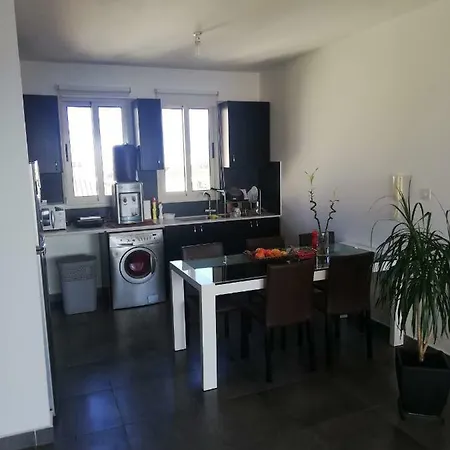 Sunset View 2 Bedroom Apartment *